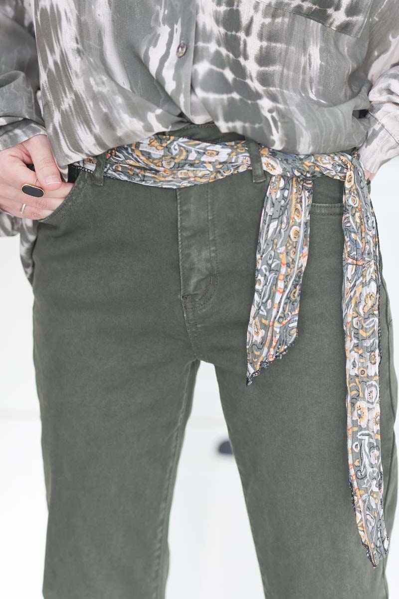 Jean basique kaki ceinture florale avec dore E185 (1)
