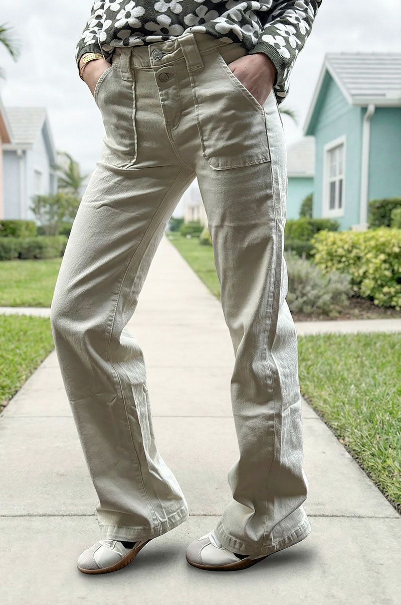 Jean beige clair droit légèrement évasé poches plaquées double boutons