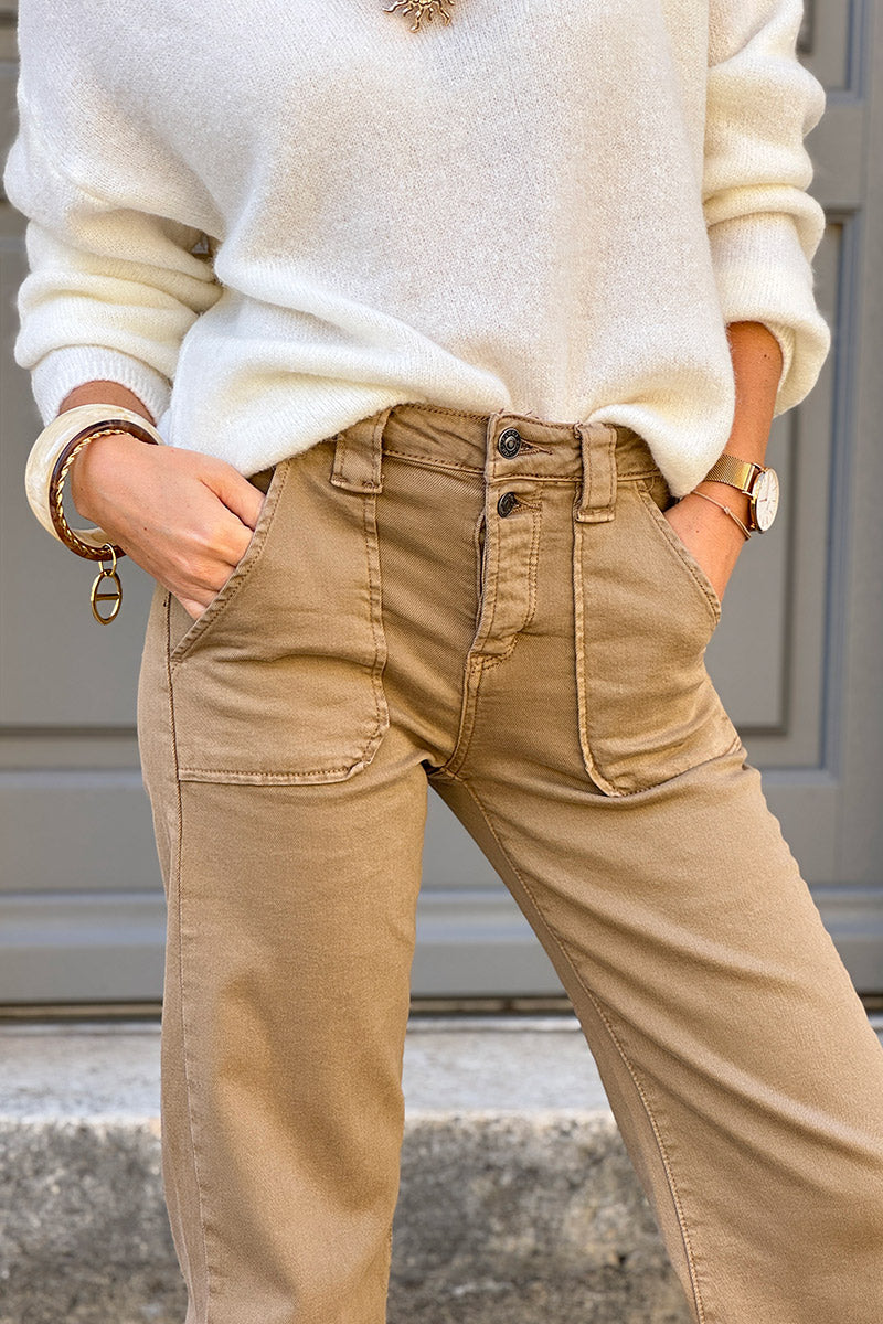 Jean camel droit légèrement évasé poches plaquées double boutons