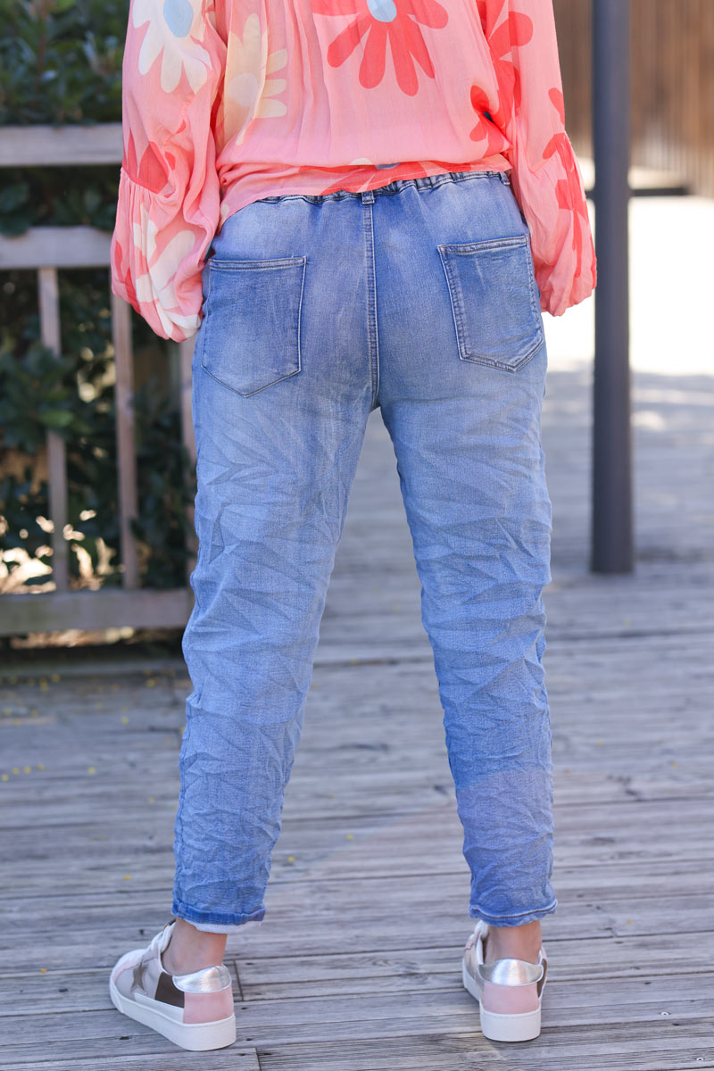Jeans confort elásticos con cinturón bordado peruano y trenzas.