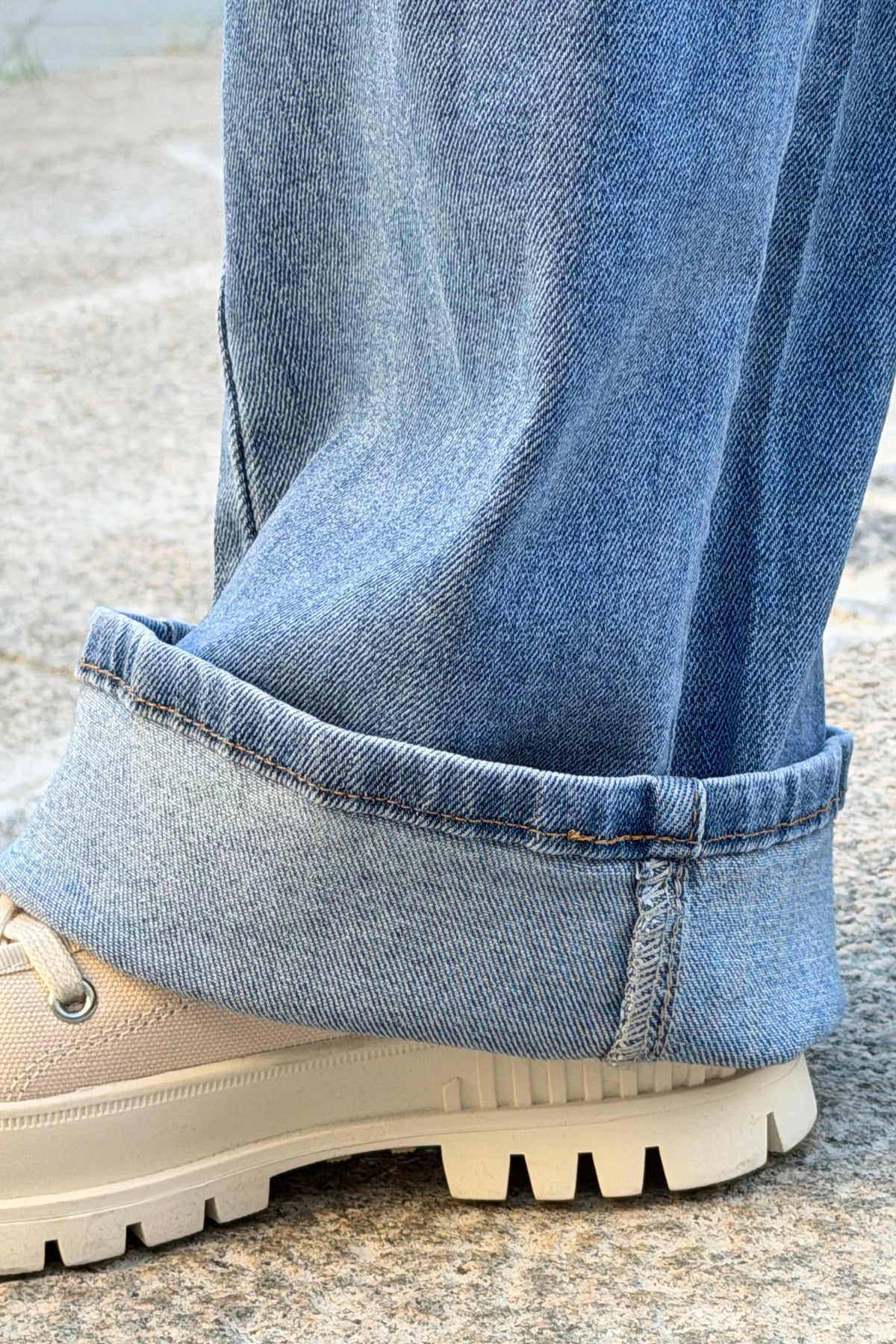 Jean délavé coupe wide leg