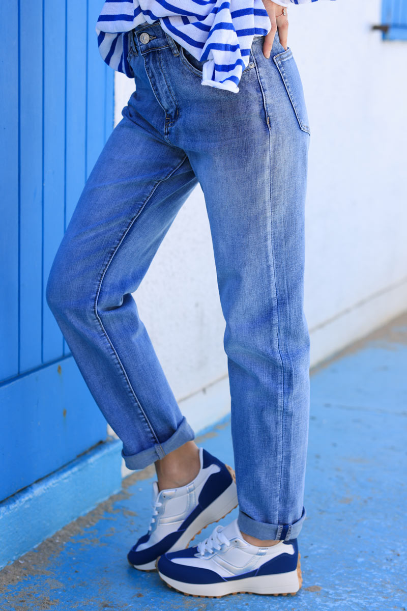 Light washed straight cut stretch jeans 