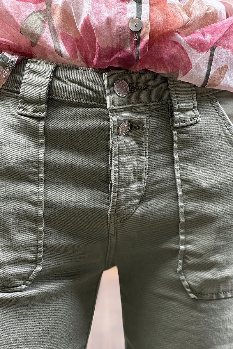 Jean kaki clair droit légèrement évasé poches plaquées double boutons