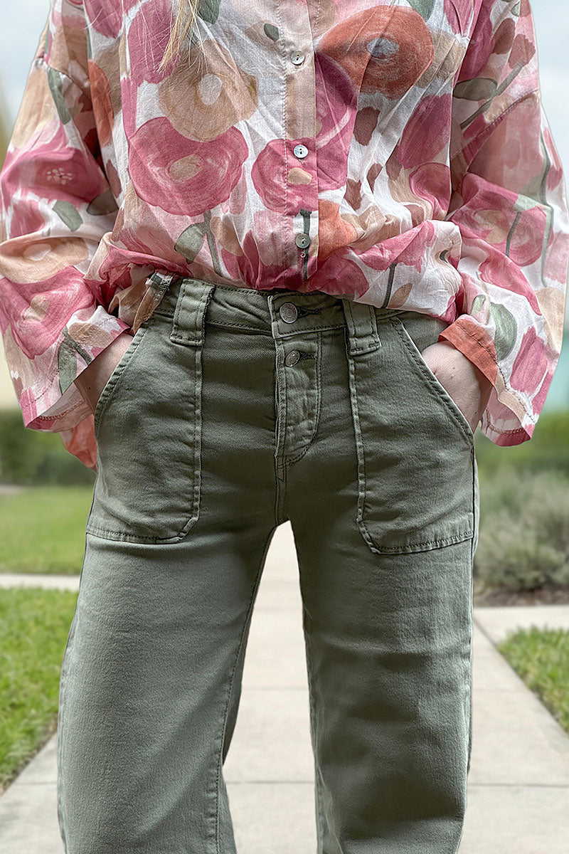 Jean kaki clair droit légèrement évasé poches plaquées double boutons