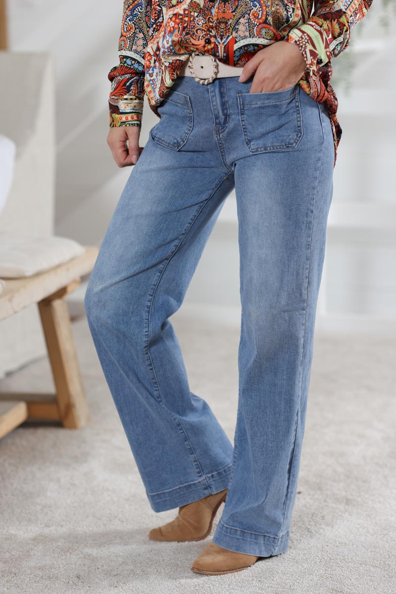 Wide leg light wash jeans with patch pockets Horizons Lointains