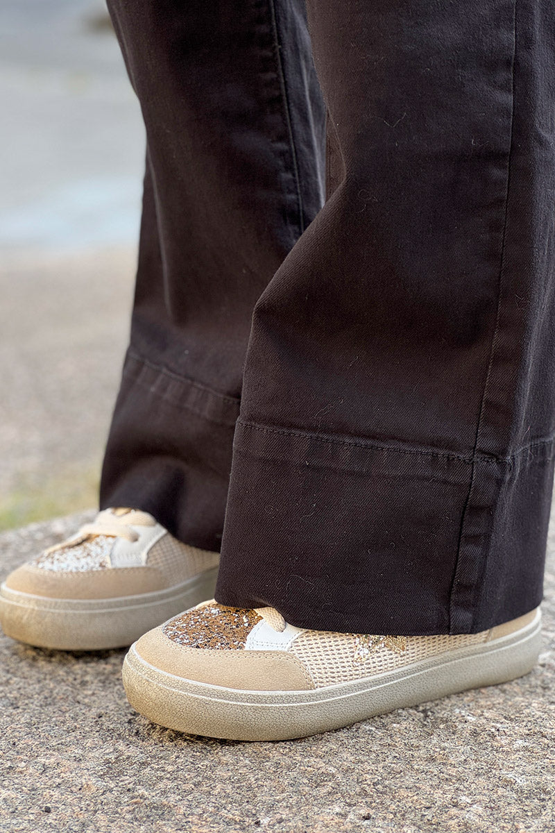 Black Roll-Cuff Jeans