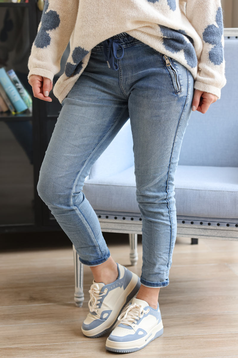 Light washed comfort jeans with elastic waist and zip pockets