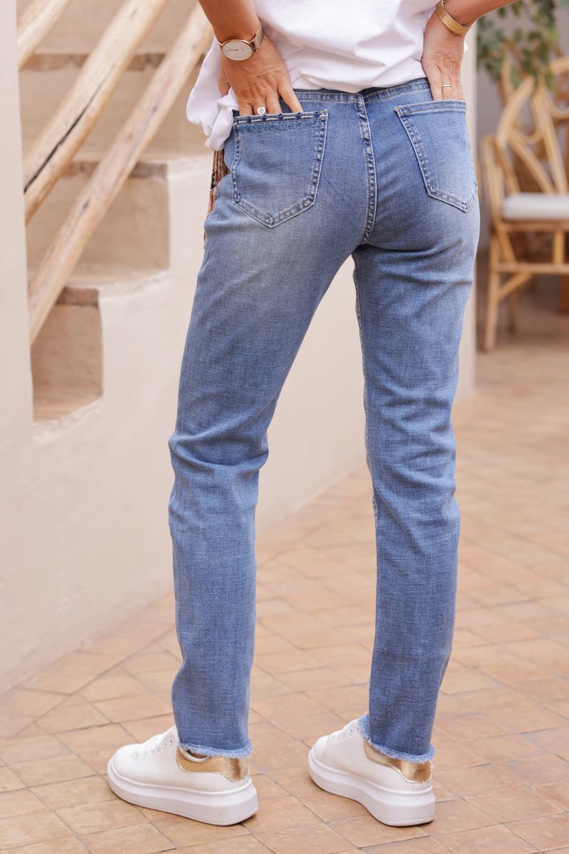 Slim fit stretch jeans with pocket embroidery and scarf belt