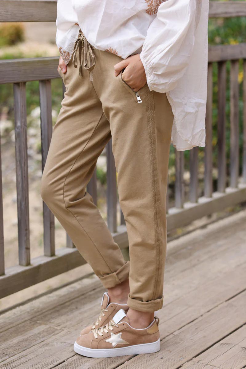 Camel stretch sweatpants with ribbon outseam zipped pockets