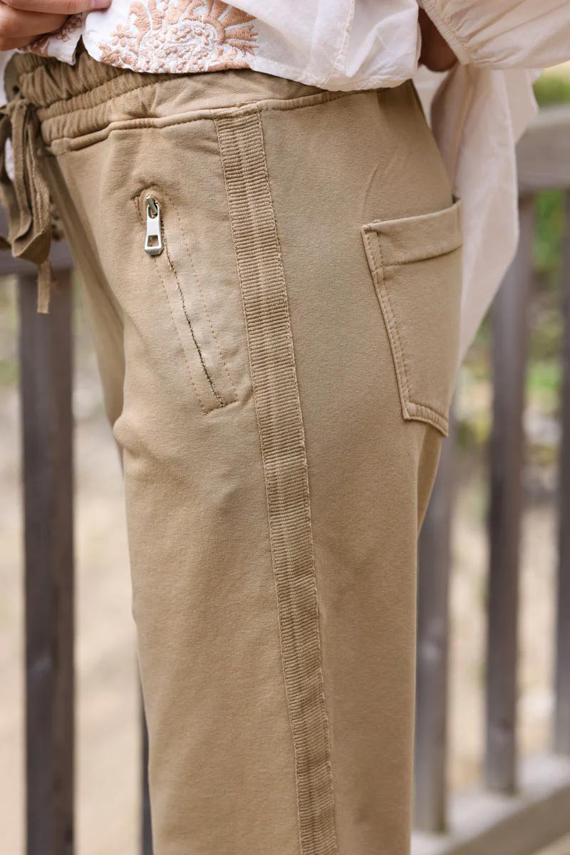 Camel stretch sweatpants with ribbon outseam zipped pockets