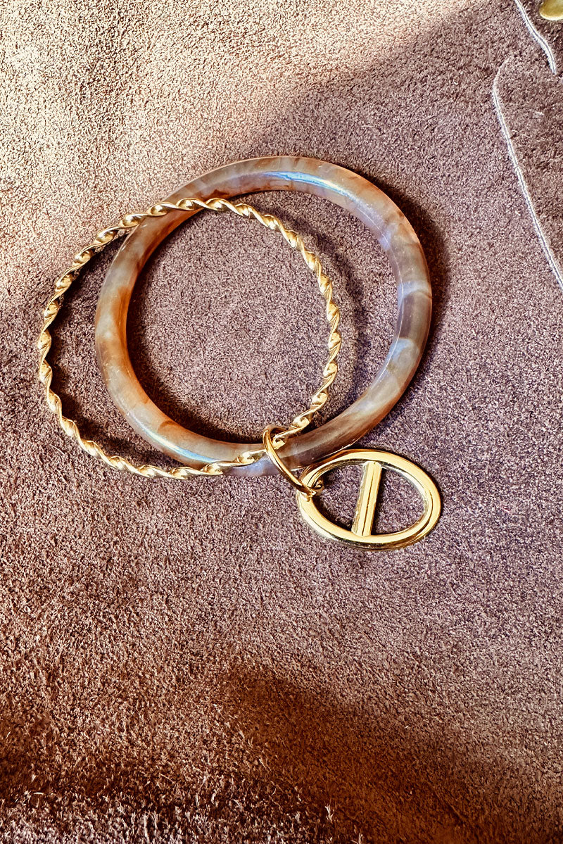 Jonc double résine écaille et torsade dorée avec pendentif