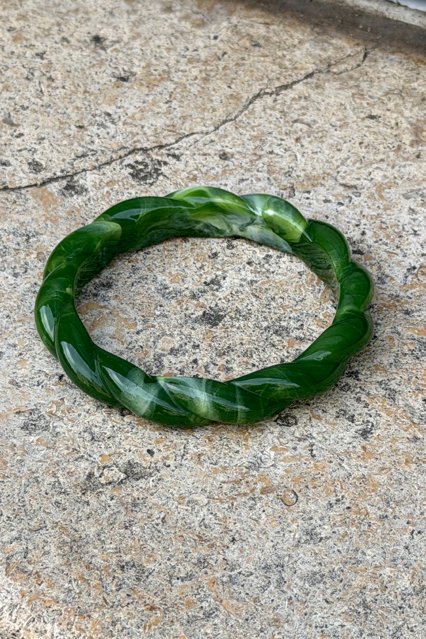 Jonc en résine torsadé vert effet marbré