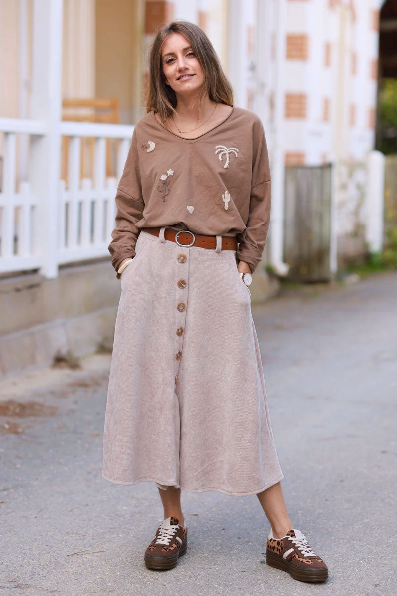 Falda de pana beige con bolsillos con botones y cinturón