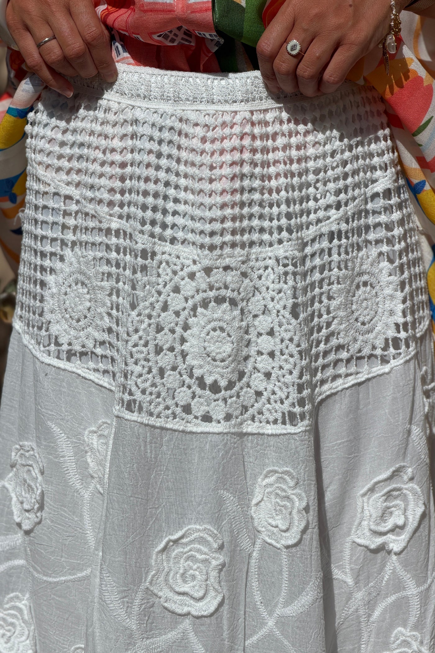 Jupe blanche style bohème broderie et dentelle ceinture élastique