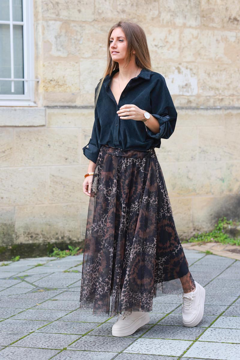 Falda negra de tul con estampado de leopardo y tie-dye