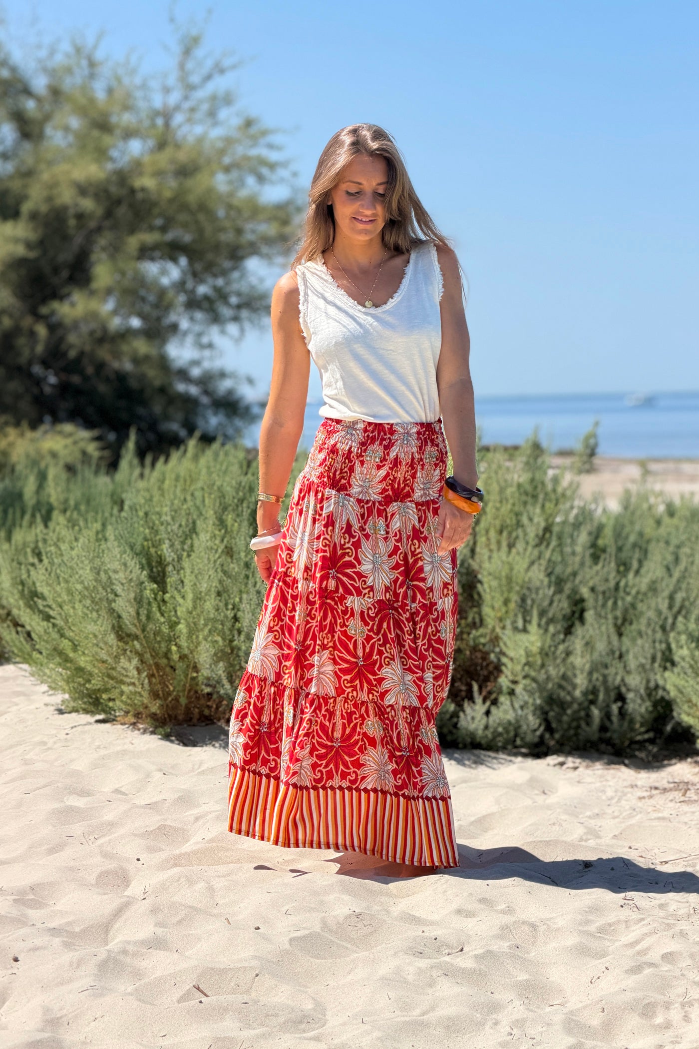 Jupe fluide taille smockée imprimé palmiers rouge et blanc