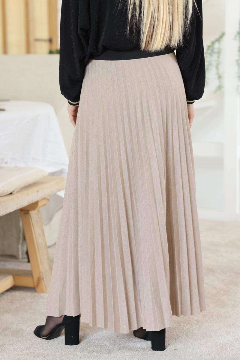 Long beige knit pleated skirt