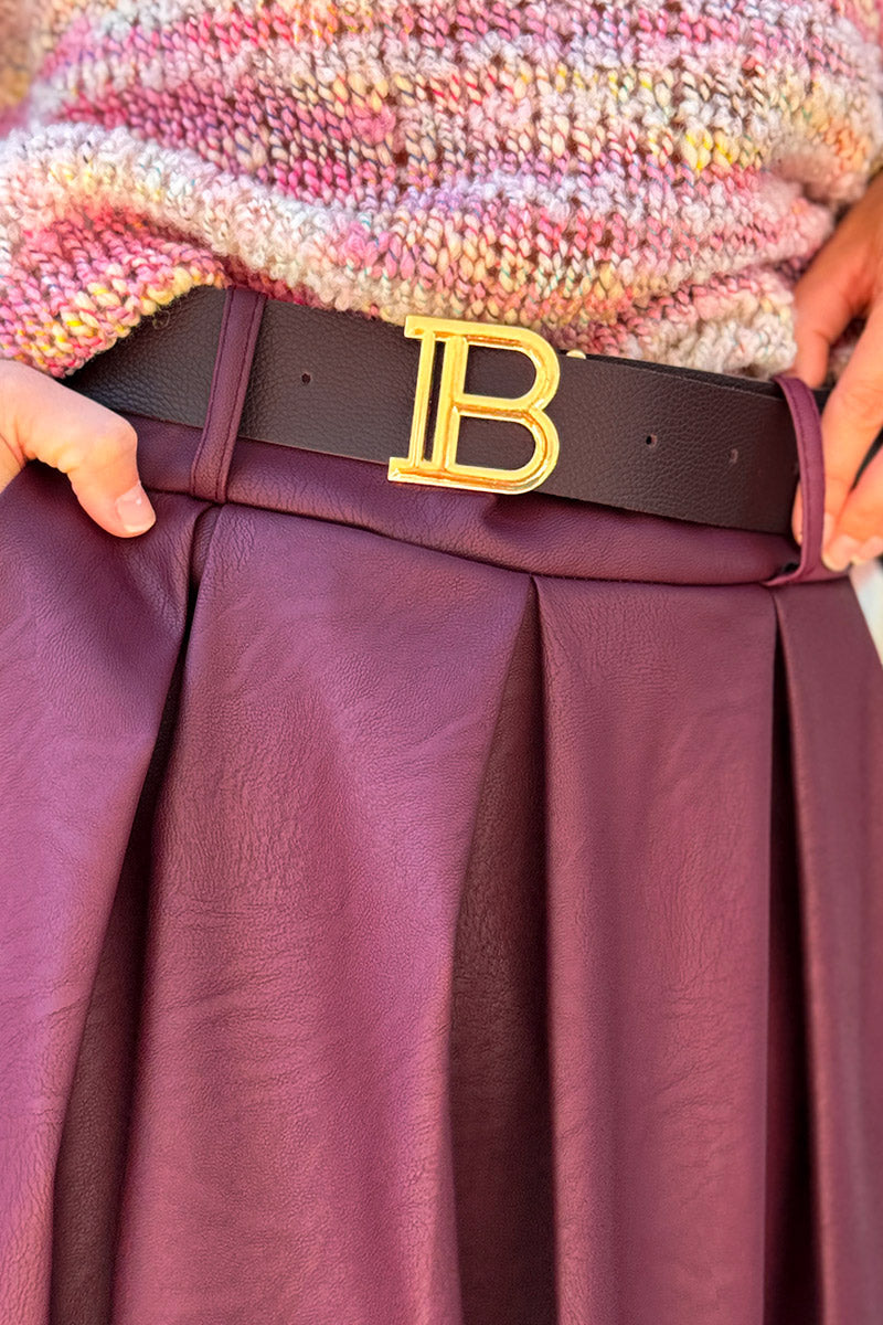 Jupe longue en simili cuir aubergine avec ceinture