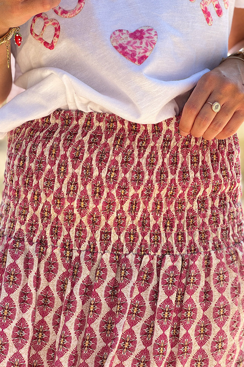 Jupe longue et fluide style bohème imprime médaillons ethniques fuchsia ceinture smockée