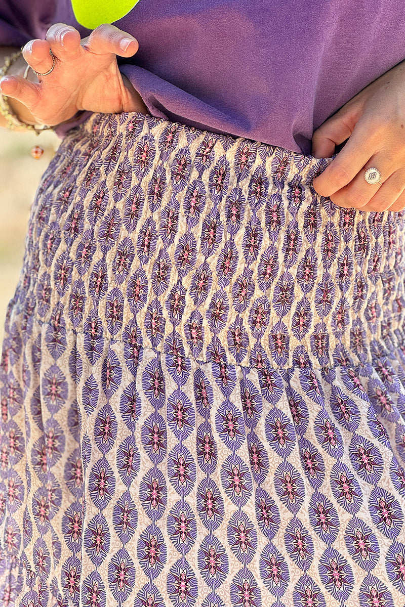 Jupe longue et fluide style bohème imprimé médaillons ethniques lilas ceinture smockée