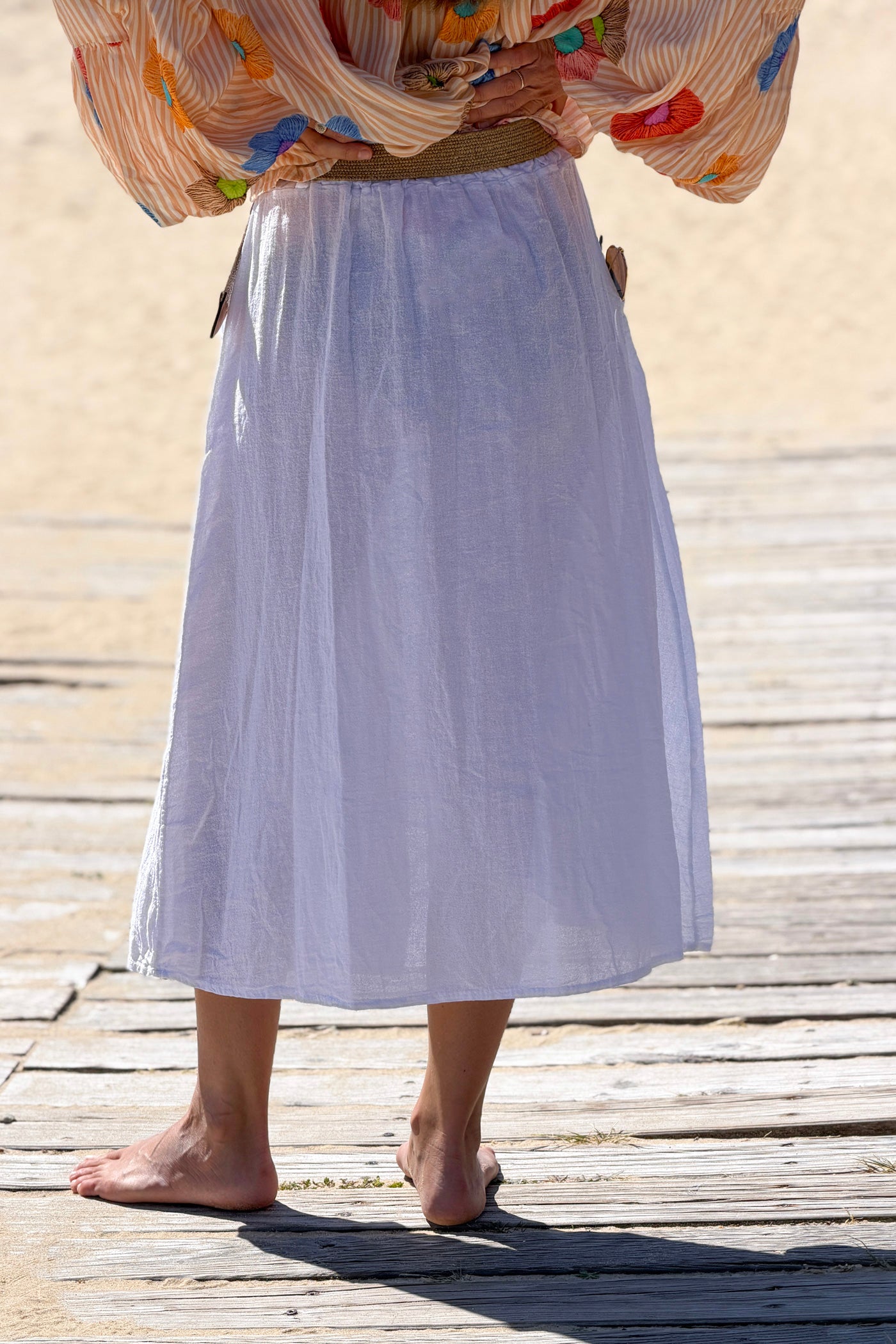 Jupe midi blanche en coton faux boutons bois et taille élastique