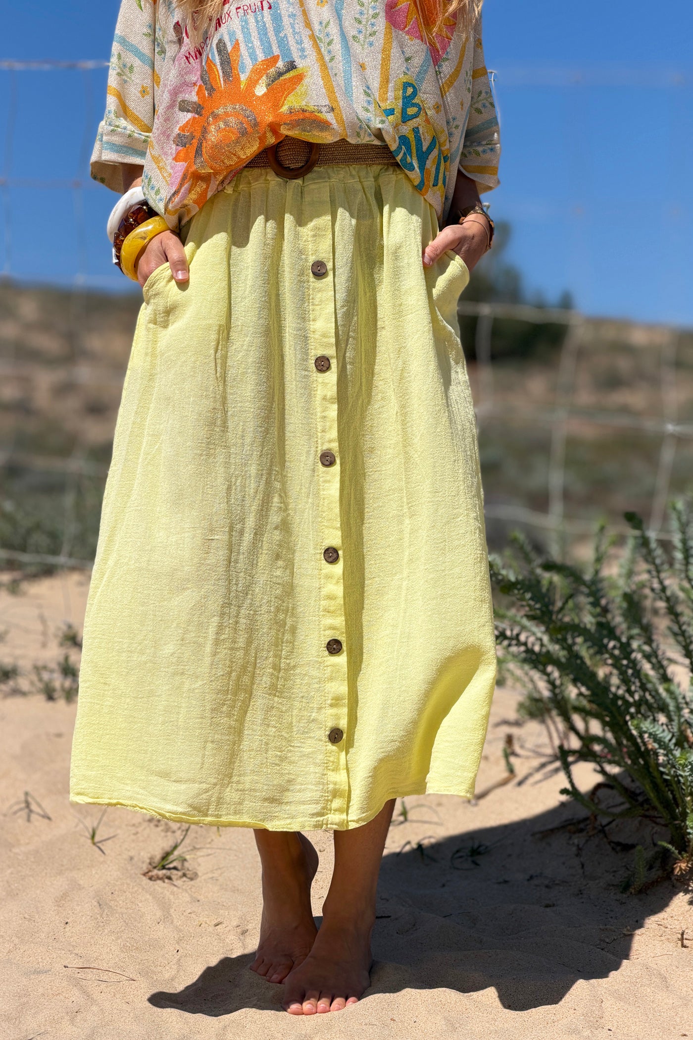 Jupe midi jaune en coton faux boutons bois et taille élastique