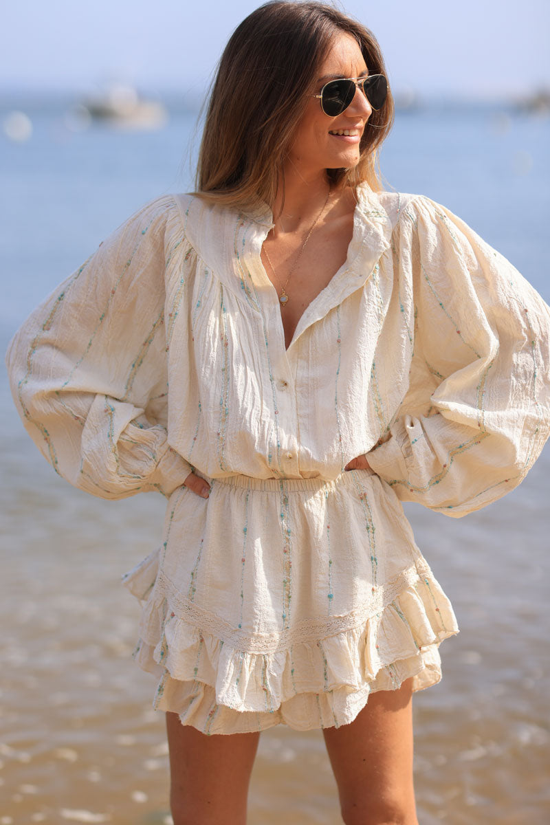 Falda corta beige natural de algodón efecto piqué con hilos brillantes y multicolores