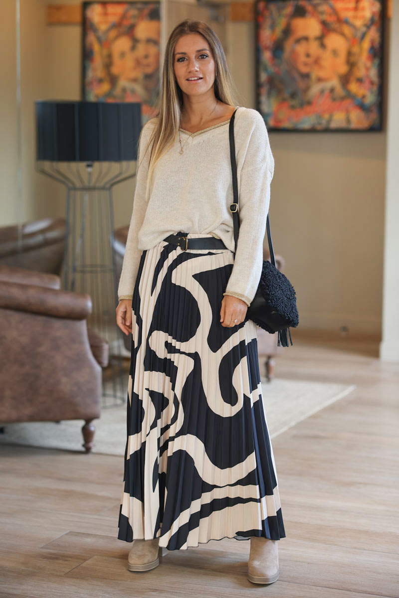 Pleated maxi skirt in black and beige abstract print leather belt