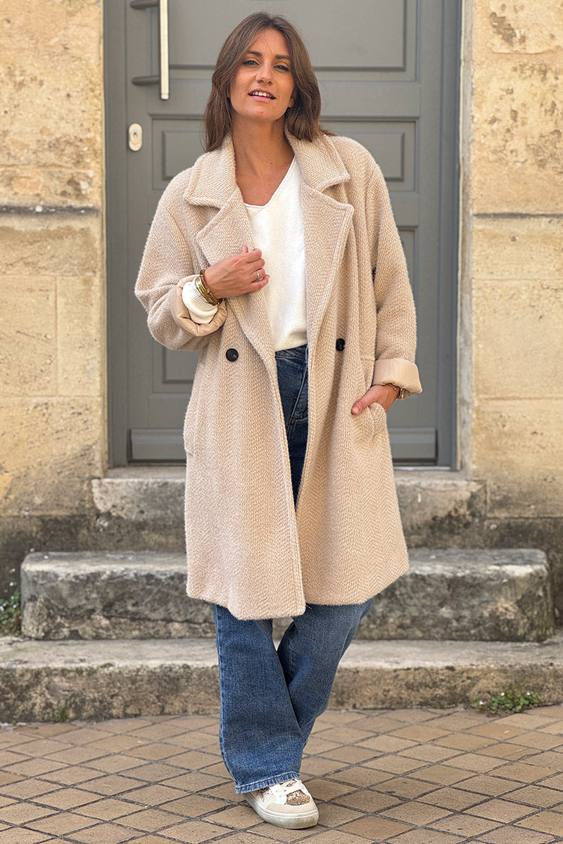 Manteau beige long et doux en maille chenille