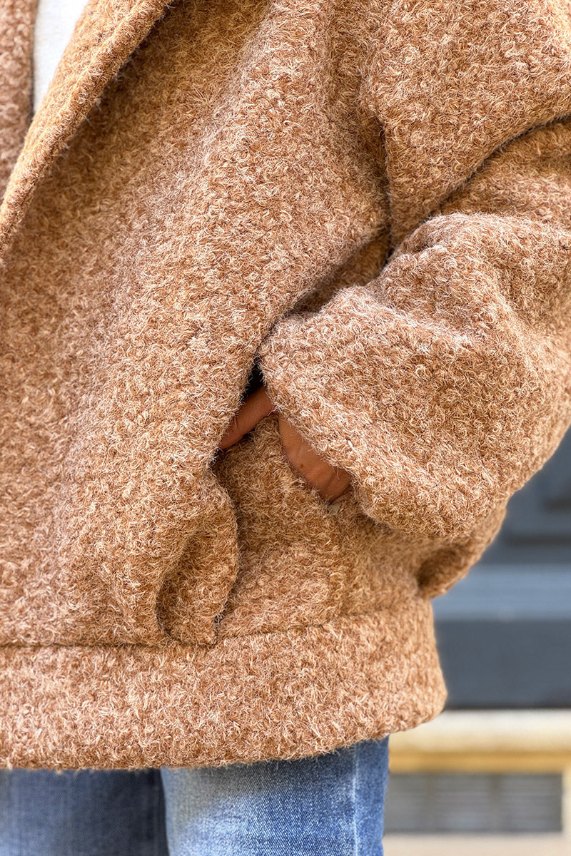 Manteau blouson camel en bouclettes style laine bouillie