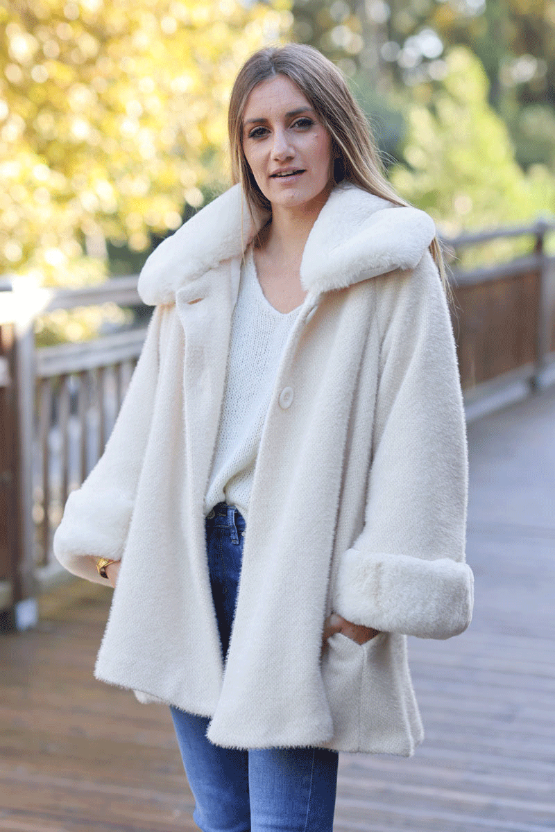 Poncho cape coat in ecru soft knit with faux fur collar and cuffs