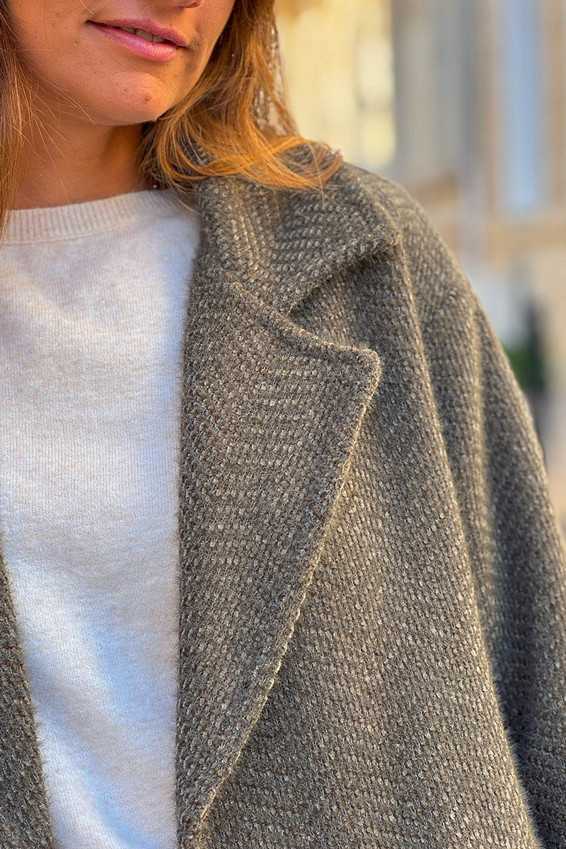 Manteau kaki court doux en maille chenille