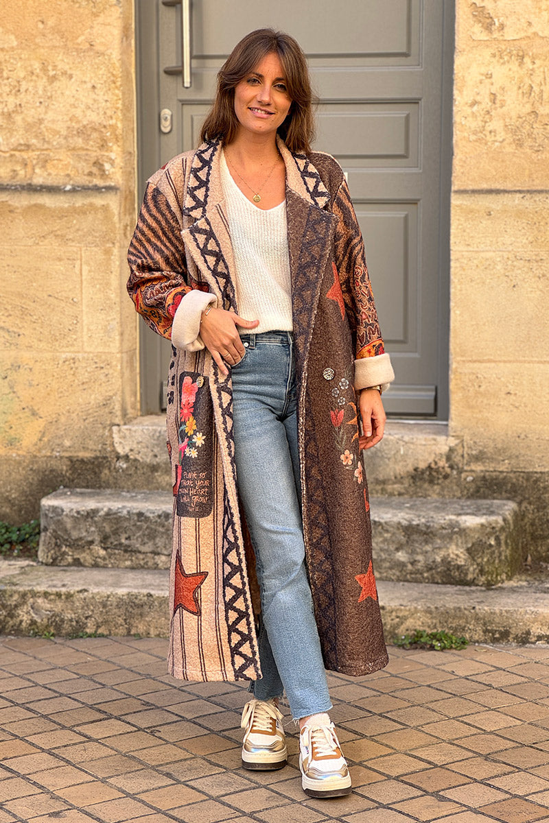 Manteau long en bouclettes à motifs rayures, soleil et léopard