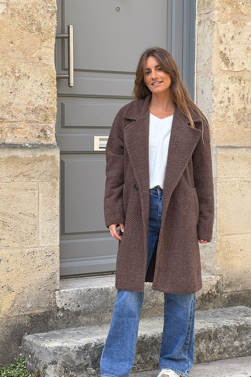 Manteau marron long et doux en maille chenille