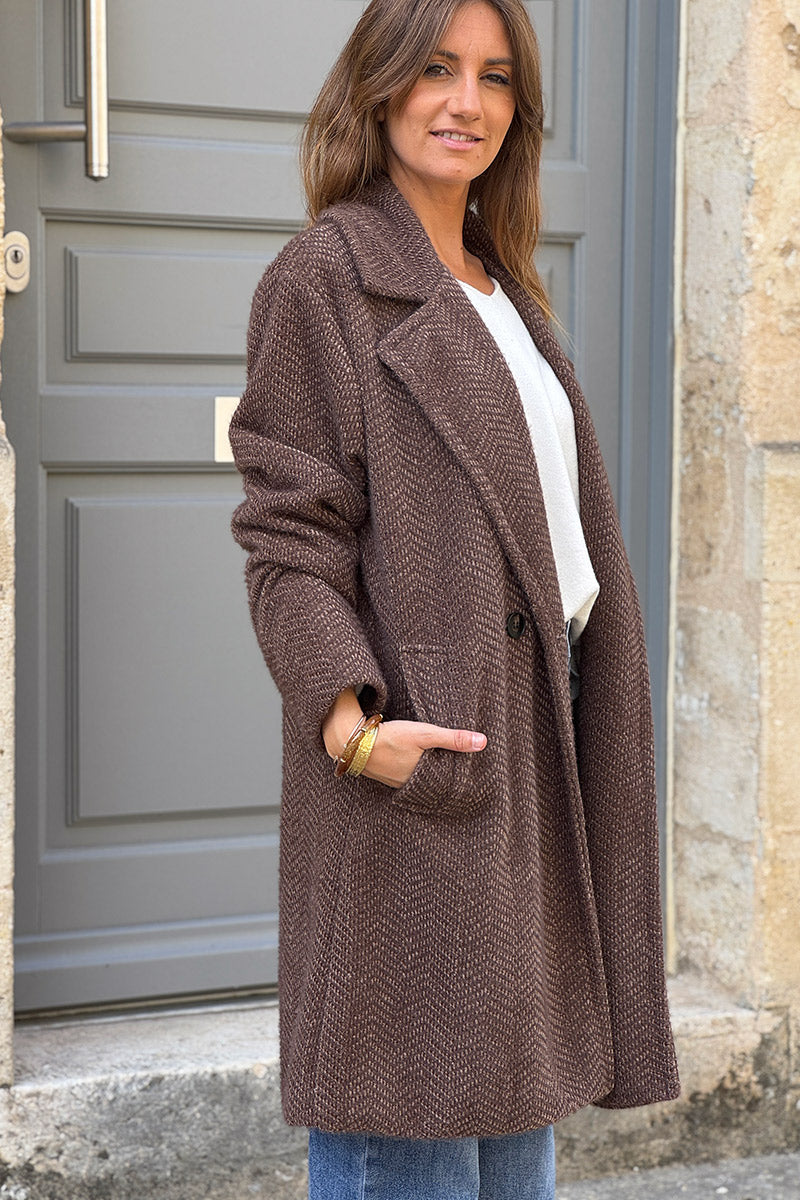 Manteau marron long et doux en maille chenille