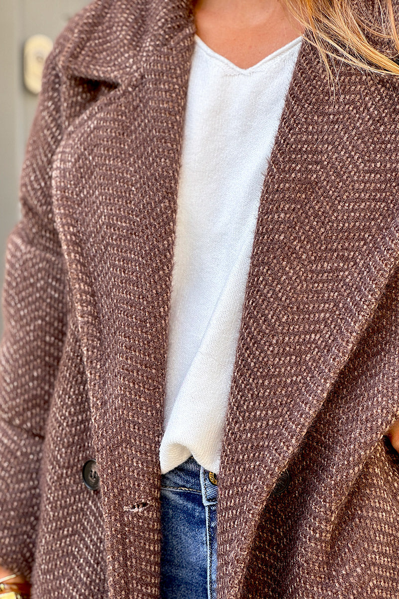 Manteau marron long et doux en maille chenille