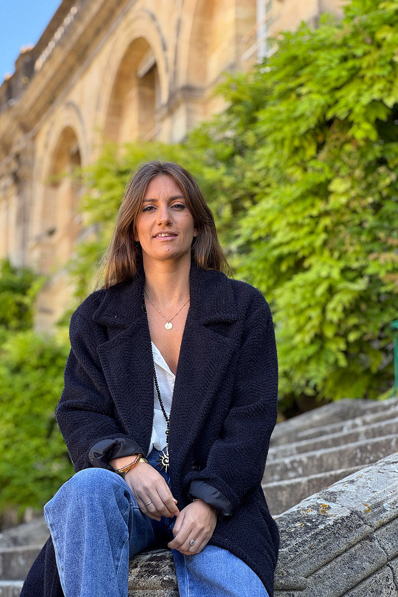 Manteau noir long et doux en maille chenille