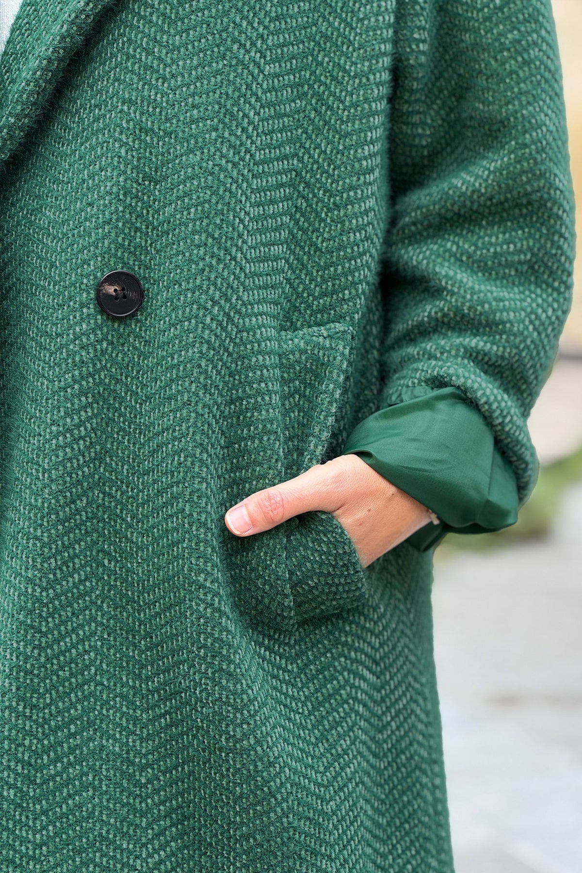 Manteau vert long et doux en maille chenille