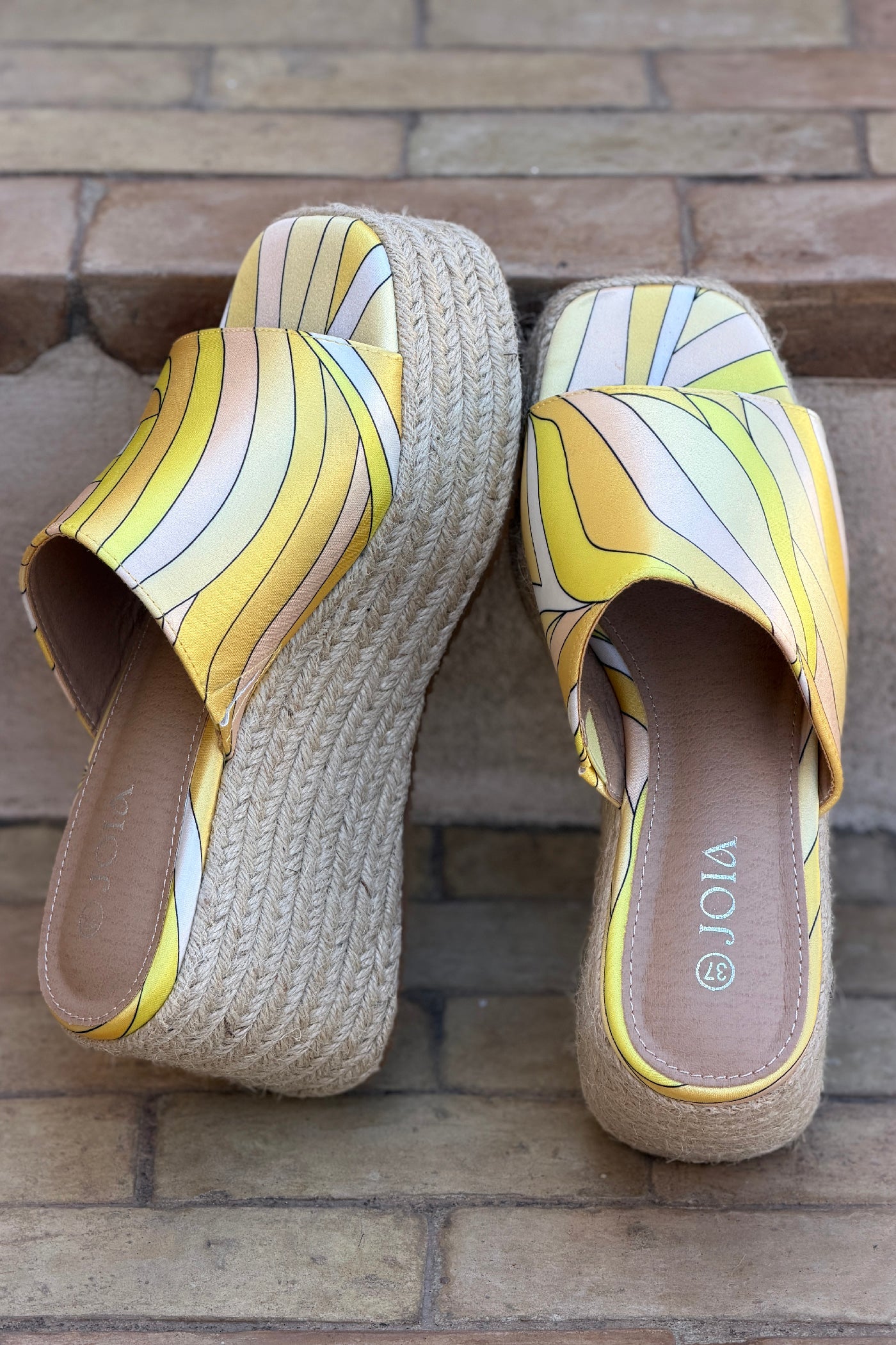 Mules compensées en corde bride large tissu imprime psychédélique jaune