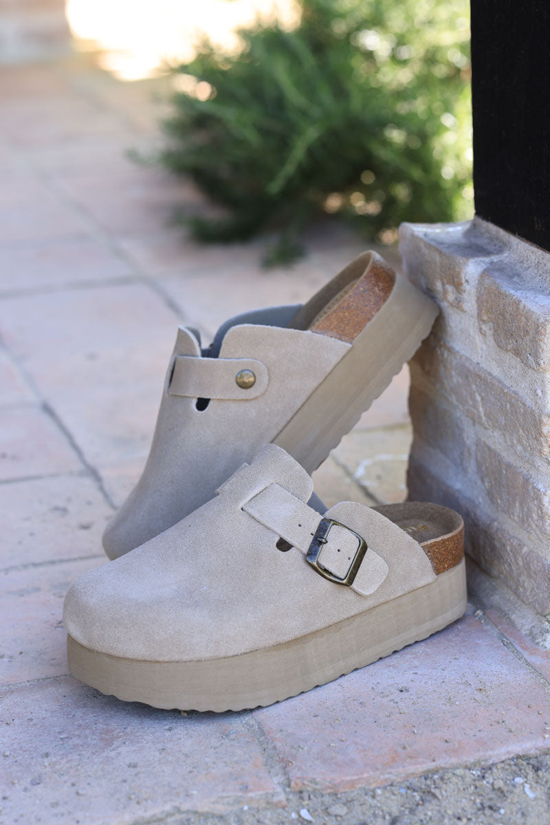 Beige leather slip on flatform mules with buckle