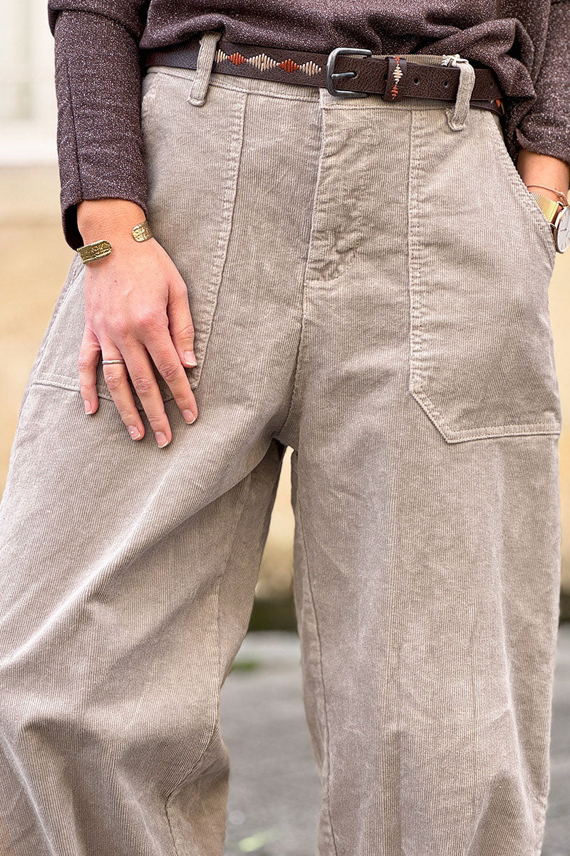 Pantalon beige en velours côtelé coupe ballon avec ceinture broderie aztèque