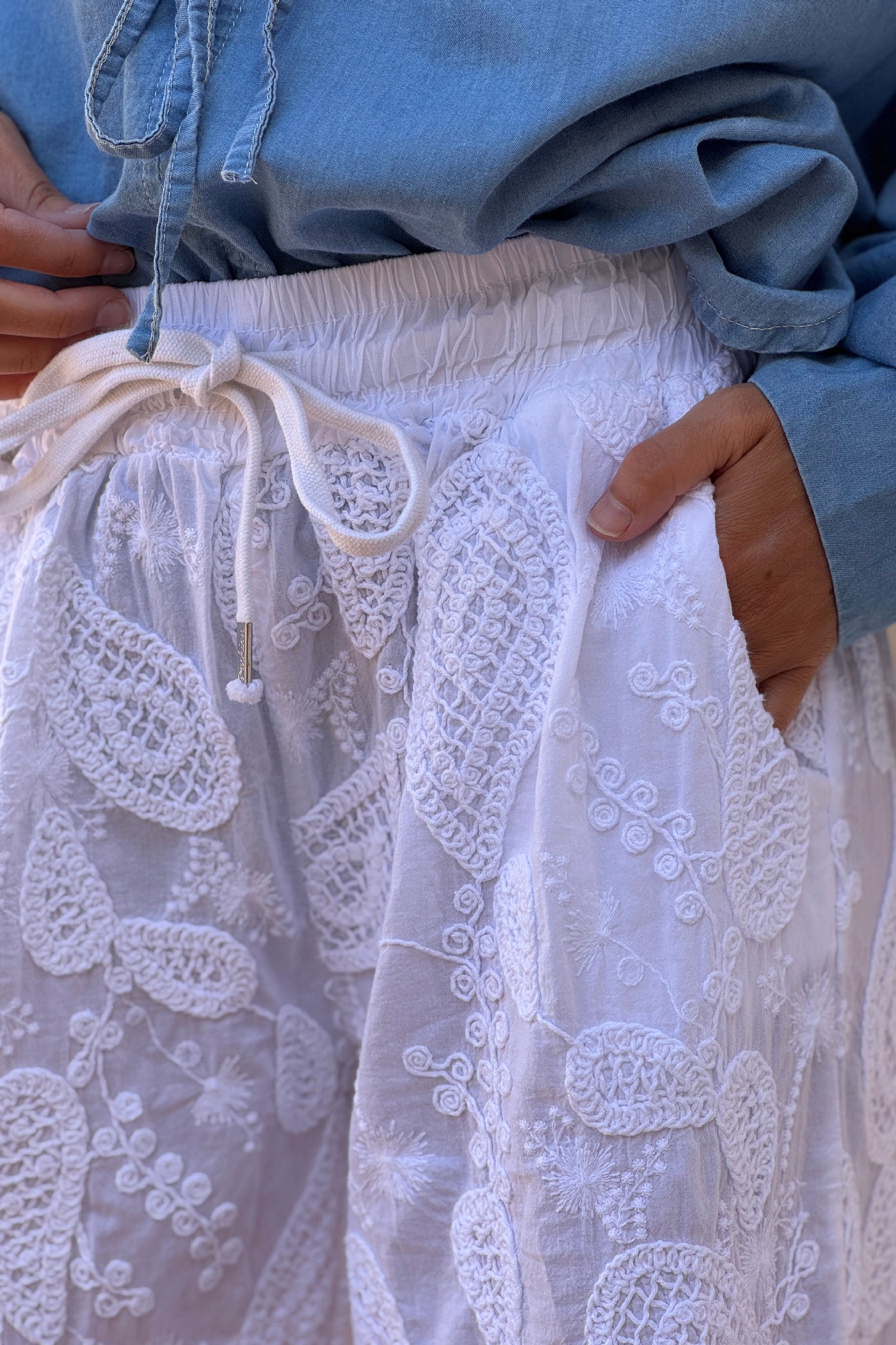 Pantalon blanc confort en coton broderie cachemire ceinture élastique