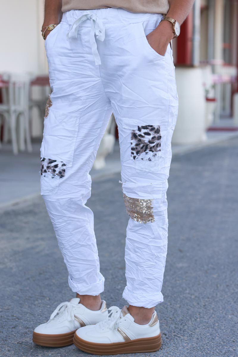 Pantalon blanc confort stretch empiècements léopard et sequins dorés