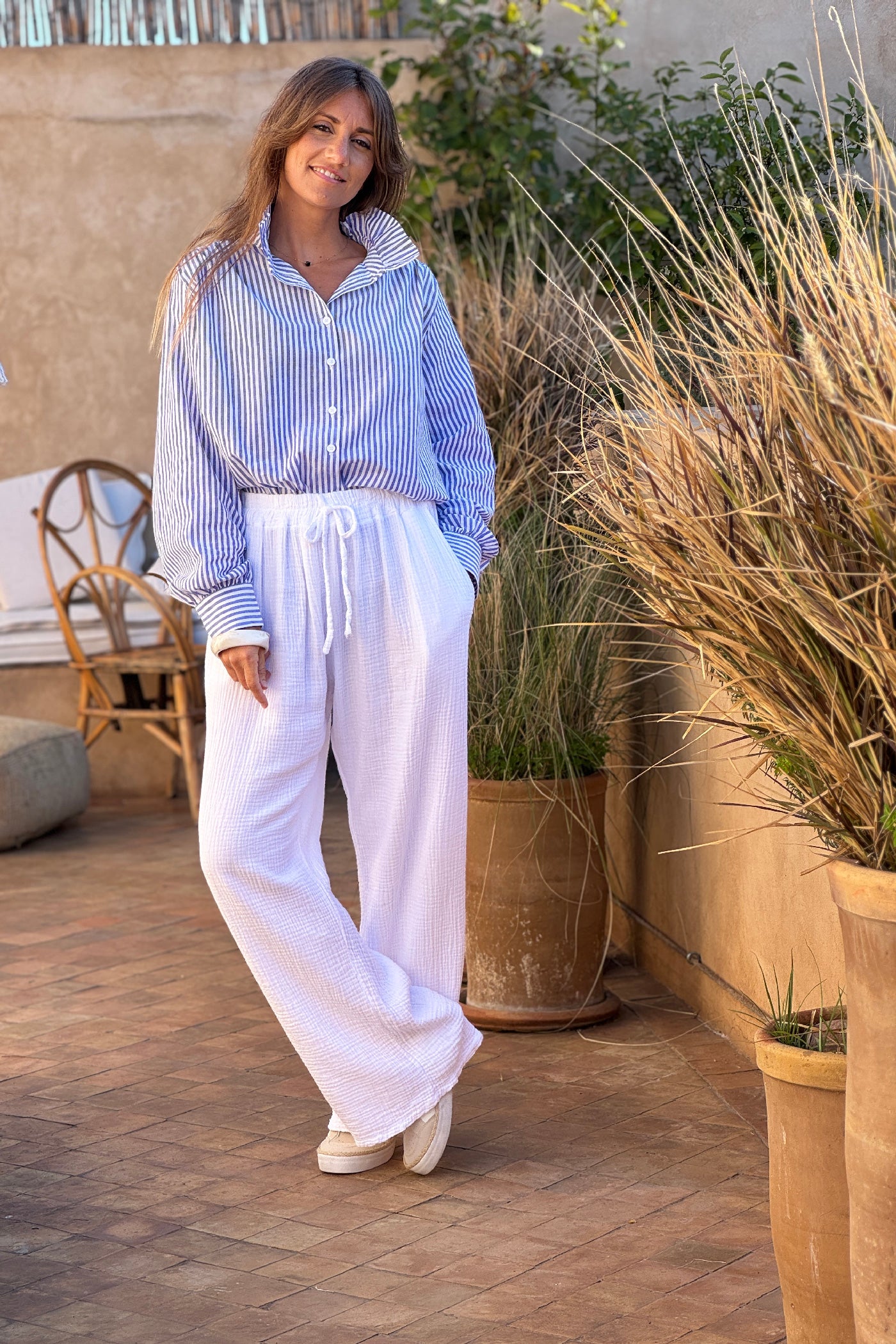 Pantalon blanc droit en gaze de coton ceinture élastique