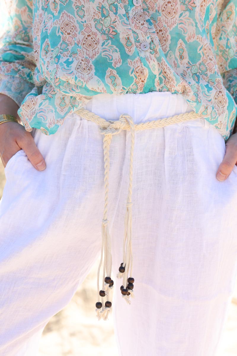 Pantalon blanc en lin souple ceinture en crochet et perles bois
