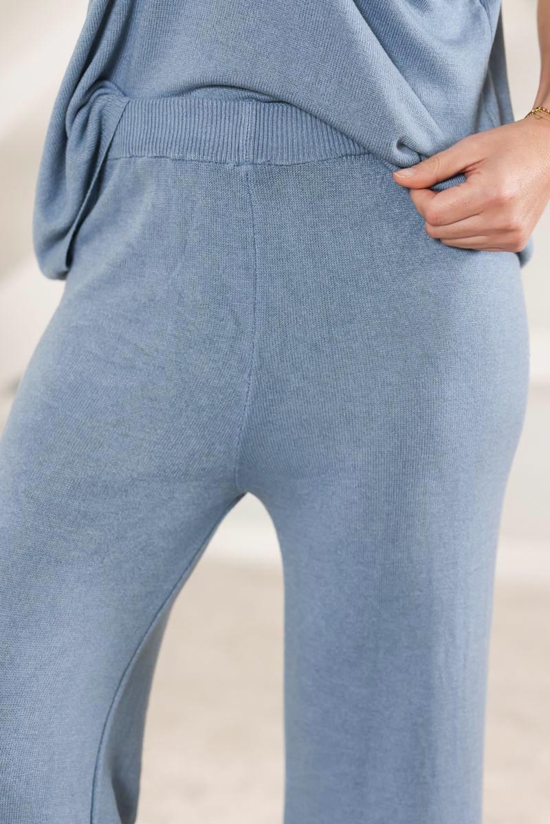 Pantalon bleu jean confort et fluide en petite maille toute douce H025 (1)