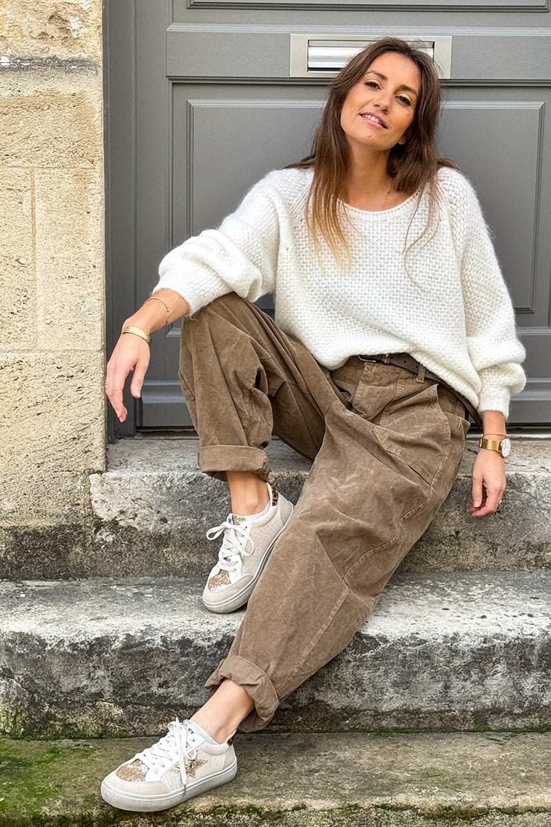 Pantalon camel en velours côtelé coupe ballon avec ceinture broderie aztèque