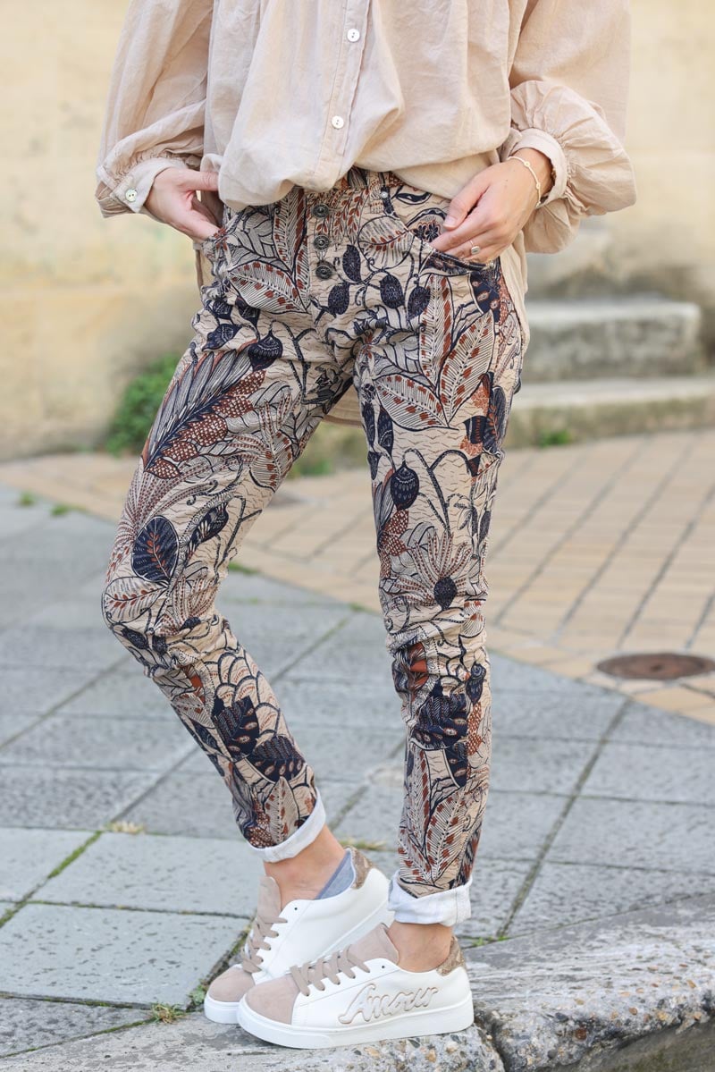 Pantalon confort peau de pêche imprimé spirale camel