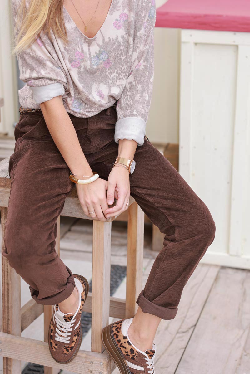 Pantalon chino marron chocolat en velours côtelé avec ceinture foulard