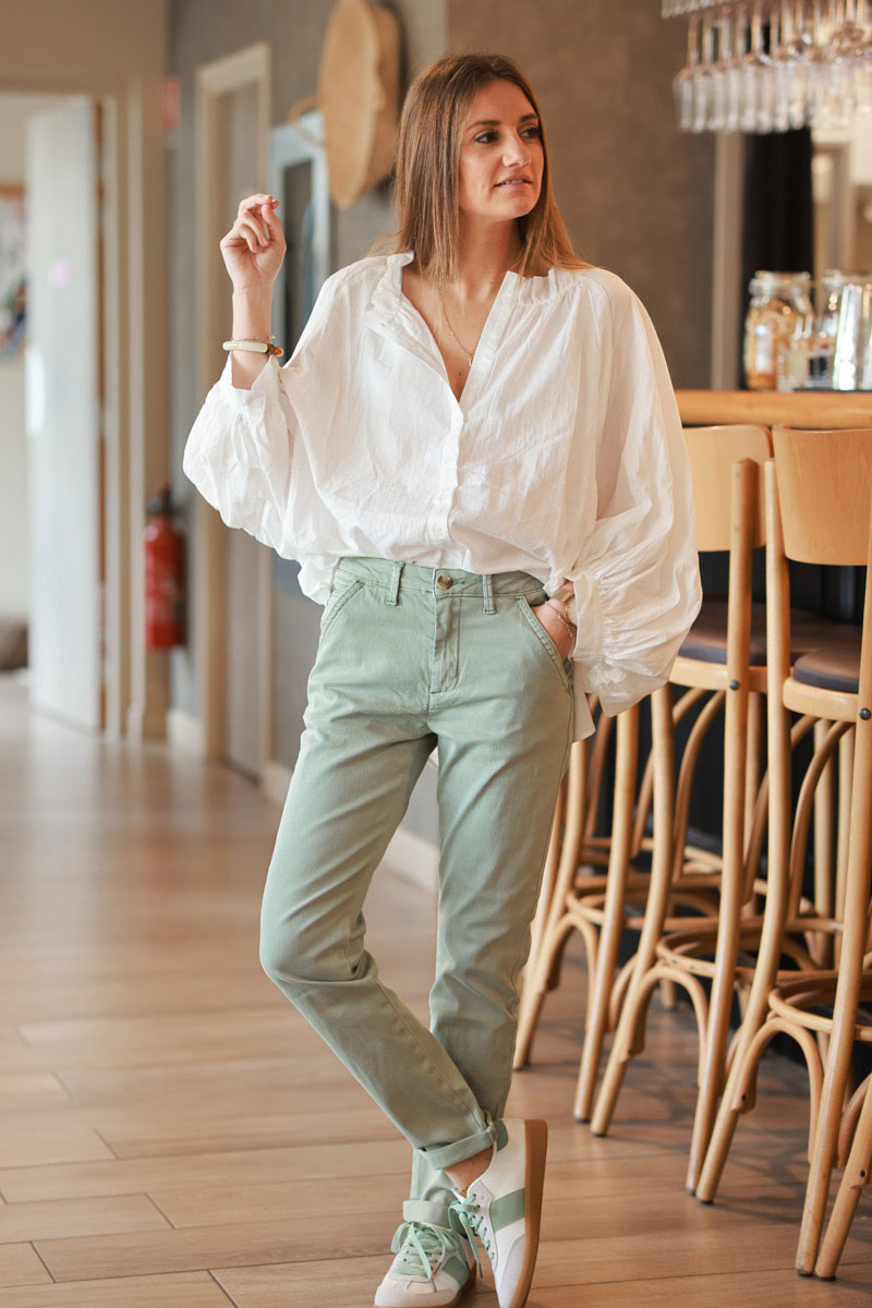 Pantalon chino stretch kaki clair boutons écaille